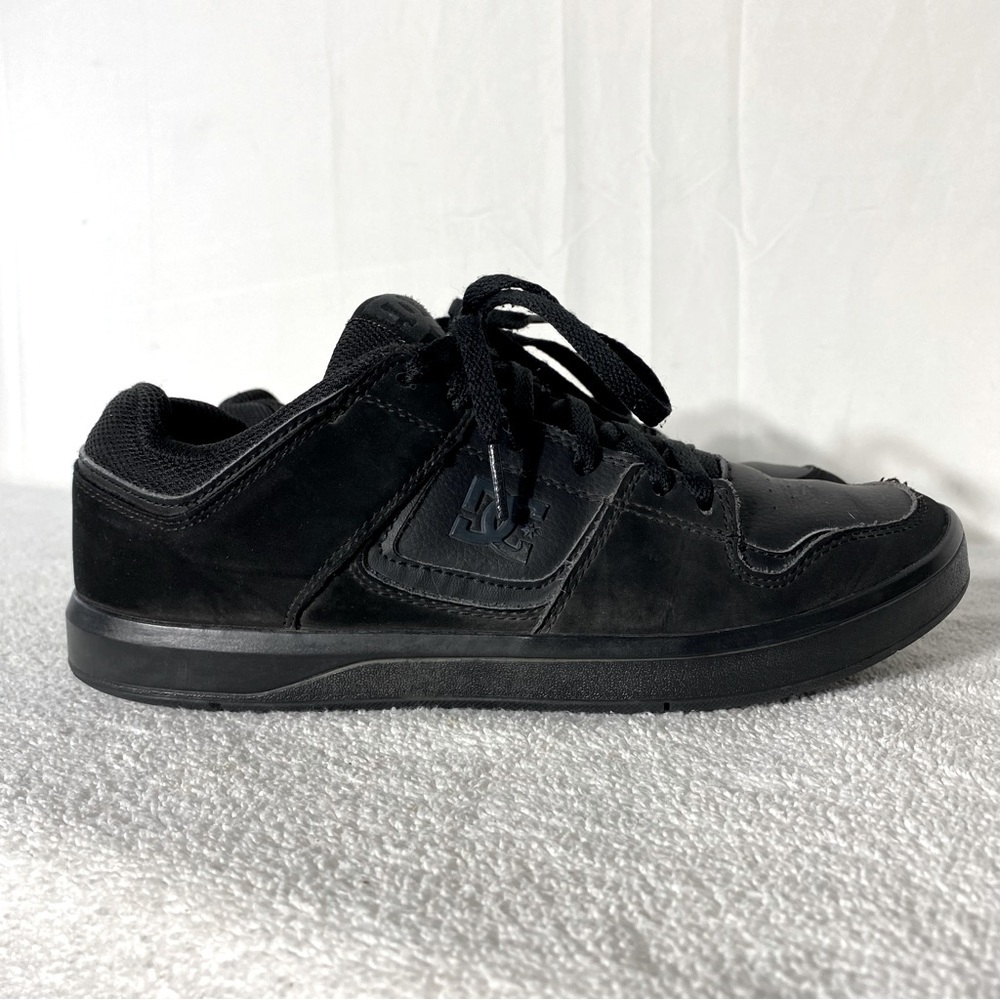 DC All Black Lace Up Sneakers Skate Shoes 7